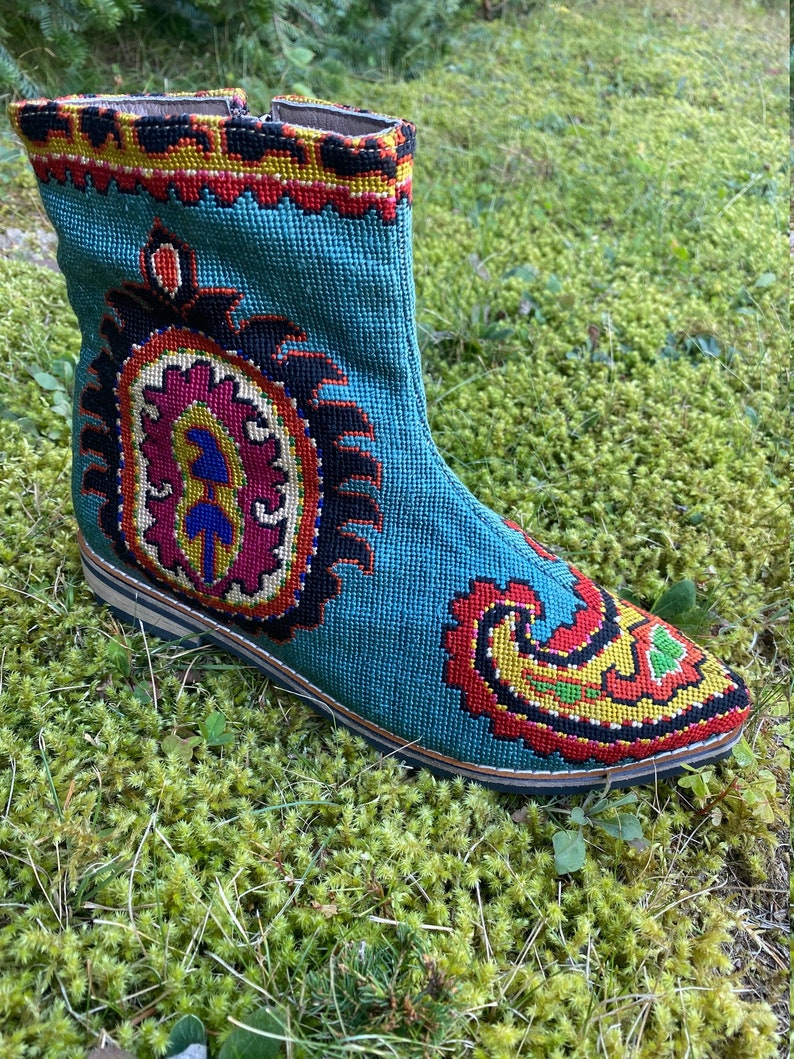 Embroidered Chelsea Booties Size 38 US 8 Silk Petit Point Uzbekistan Boho Festival Tribal Pointed Toe Ethnic Paisley Folk Needlepoint image 2