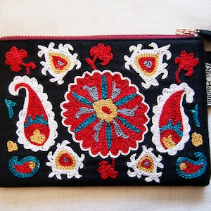 Cartera con cremallera bordada negra y tarjetero Suzani Uzbekistan Folk Art Ethnic Paisley Sostenible