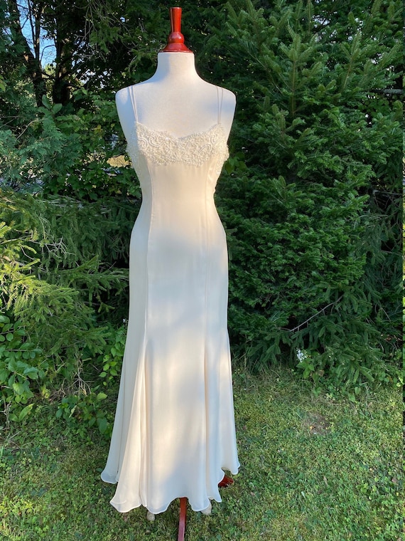 Ice Peach Silk Chiffon Fit and Flare Bridal Evening Slip Dress With Beaded  French Lace Trim, Sz 4-6 Spaghetti Straps, Romantic Destination 