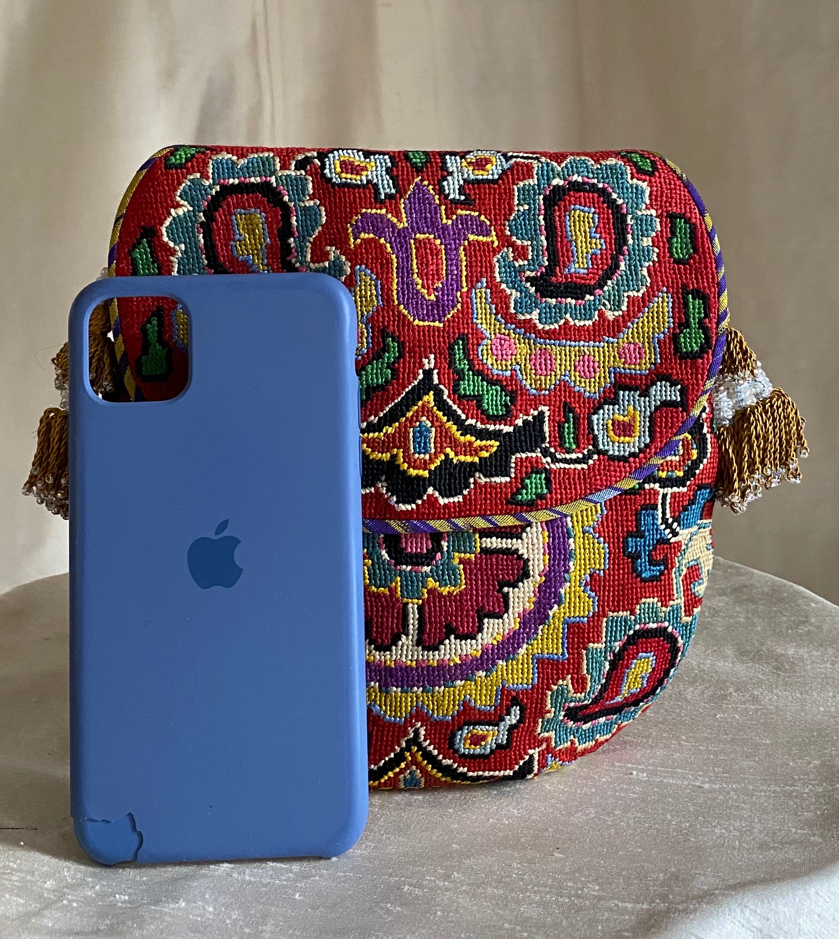 赤/金/虹の刺繍入りクロスボディハンドバッグ ミディアムシルクプチ 