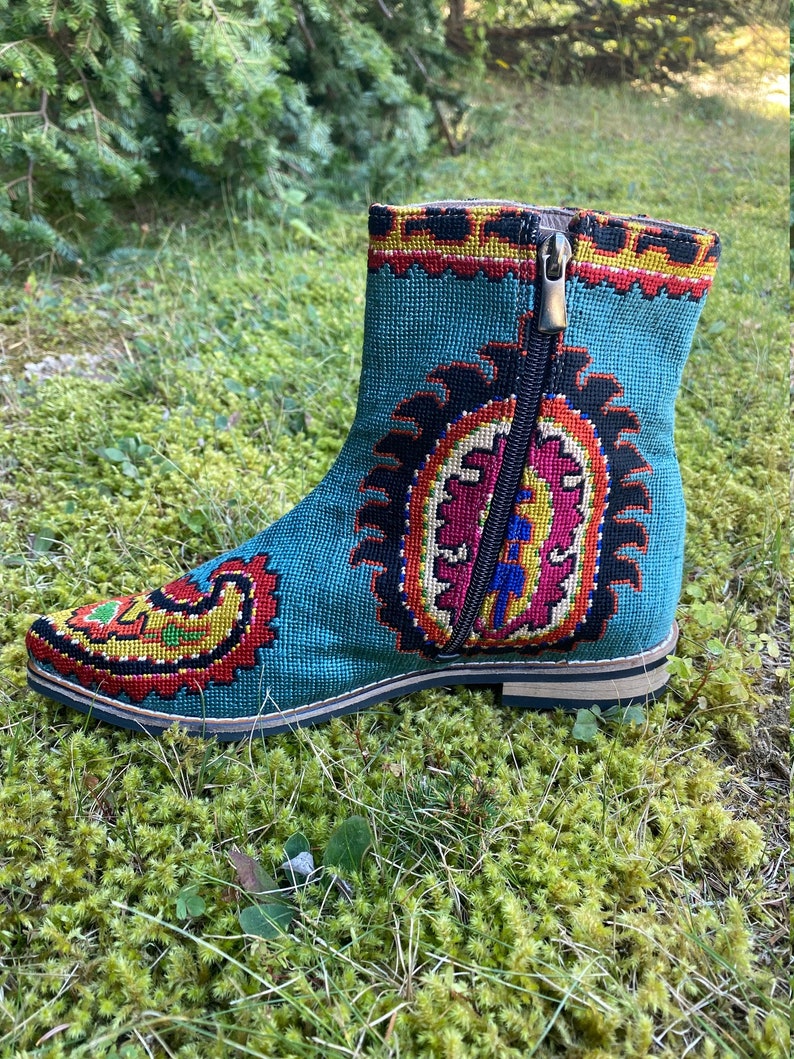 Embroidered Chelsea Booties Size 38 US 8 Silk Petit Point Uzbekistan Boho Festival Tribal Pointed Toe Ethnic Paisley Folk Needlepoint image 4