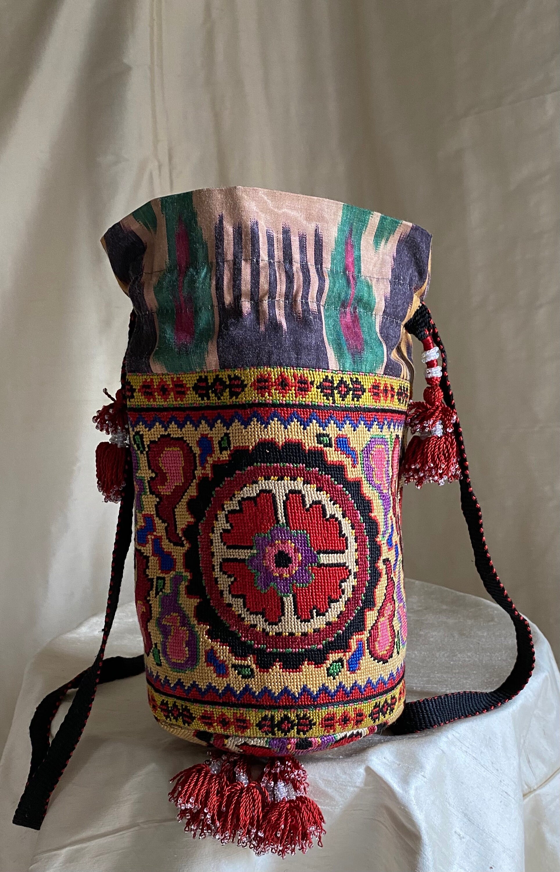 Beige/black Medium Drawstring Bucket Bag Embroidered Handbag