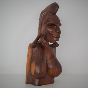Buste in legno di mogano intagliato di una donna Fulani. 1960 Mali , Africa - legno - testa
