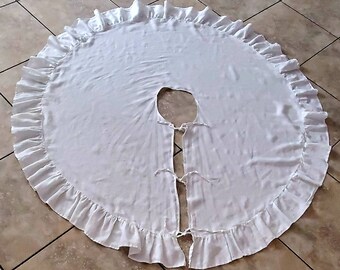 Ruffled linen christmas tree skirt