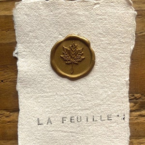Joli sceau à cacheter avec une feuille pour cachet de cire feuille sur une enveloppe, cadeau, emballage artisanal...