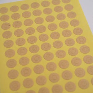 1 Brett mit 70 kleinen Papierkraftösen - Kraftpapieröse