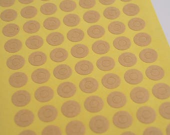 1 bord van 70 kleine papieren kraft oogjes - Kraftpapier oogje