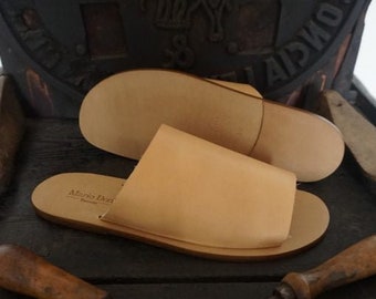 Woman handmade sandals in Vegetable tanned Leather