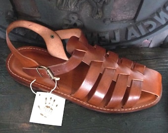 Handgemaakte leren sandalen voor heren van Mario Doni, plantaardig gelooid leer, aanpasbaar, handgemaakt in Italië.