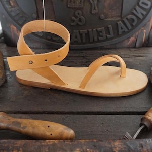 Women's Sandals Flip Flops in leather with strap Mario Doni, Customizable handmade sandals, Leather and Leather sandal made in Italy