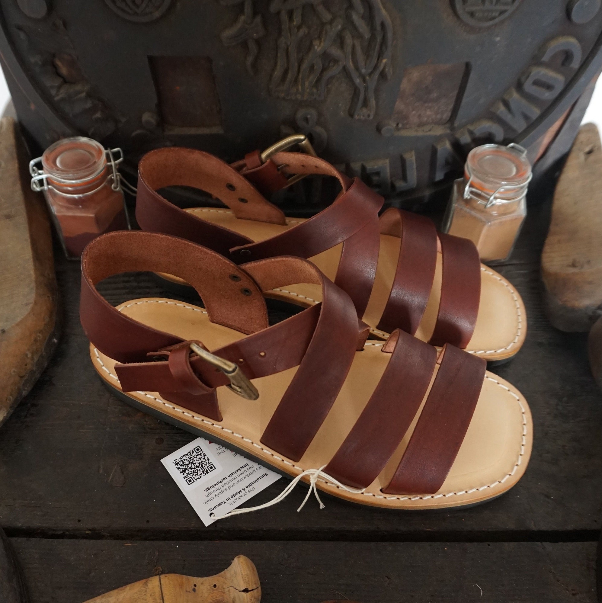 sandalias ligeras hechas a mano en caucho Zapatos Zapatos para hombre Sandalias Cangrejeras piel natural y piel coloreada a mano Sandalias de hombre en piel cosida y piel Made in Italy 