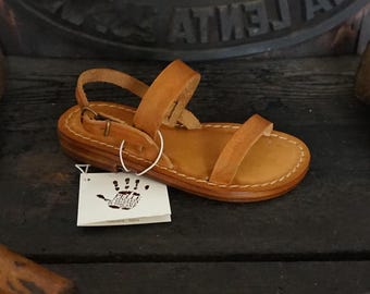 Mädchensandalen aus Leder und Leder, anpassbare handgefertigte Kindersandale von Mario Doni, Sommer-Kindersandalen mit Riemen, hergestellt in Italien