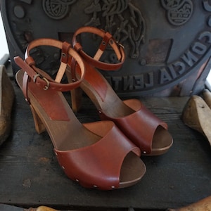 Handmade wooden clog in Vegetable tanned leather, made in Italy, clog with high heel, hand made, Mario Doni, high heel clogs