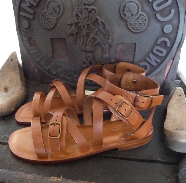 Woman handmade sandals in Vegetable tanned Leather image 1