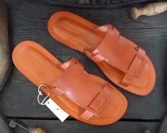 Woman handmade sandals in Vegetable tanned Leather