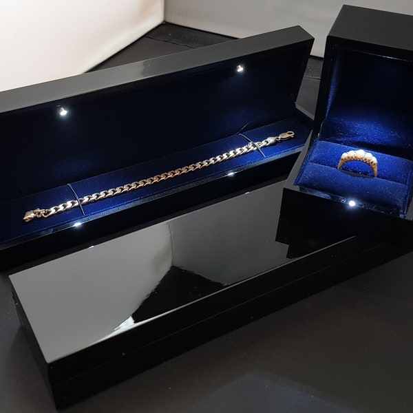 NEW Lustrous Bracelet or Watch Box with LED Light