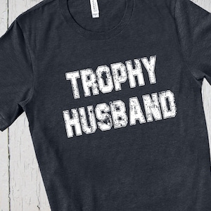 Shirt trofee man, vaderdagshirt, shirt grappig vader, cadeau voor verjaardag man, shirt net getrouwd, cadeau van vrouw huwelijksverjaardag