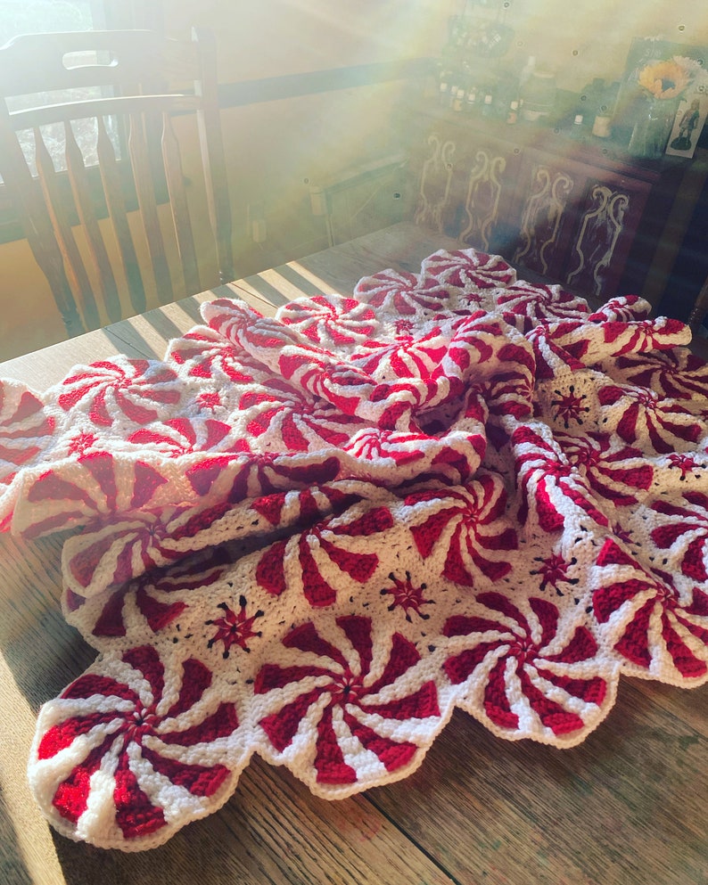 Peppermint swirl blanket image 1