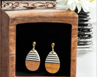 Pendientes colgantes de resina y madera con forma de lágrima / Joyería llamativa con rayas blancas y negras