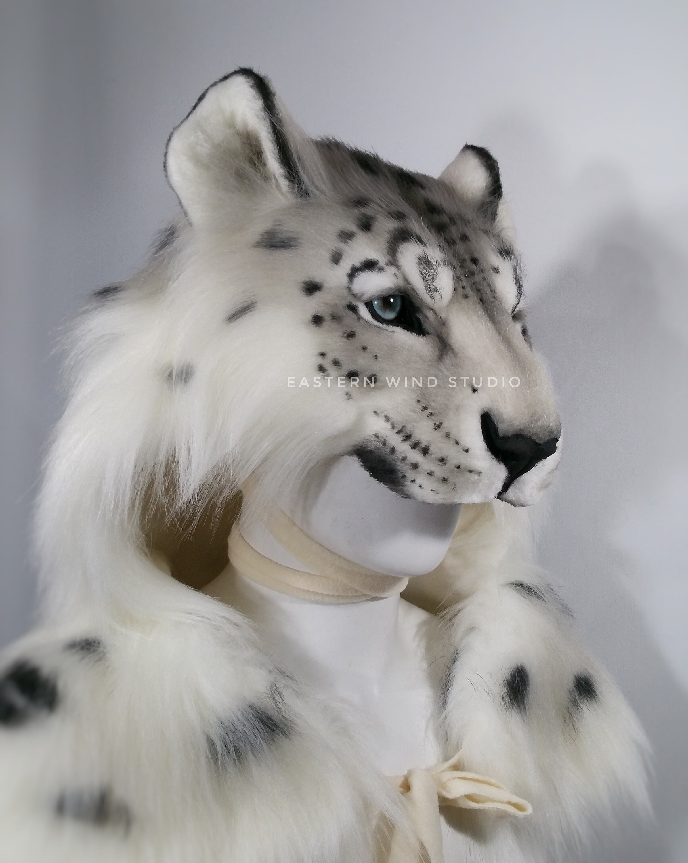 Snow Leopard Tail Nom