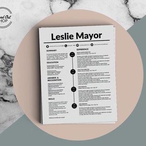 Op de afbeelding: Een zwart-wit cv-sjabloon met de naam Leslie Mayor bovenaan. Het cv bevat secties voor samenvatting, opleiding, prijzen & erkenning, vaardigheden en ervaring.