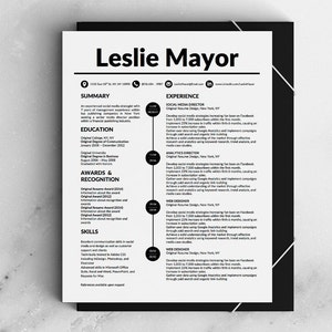 Op de afbeelding: Een zwart-witte cv met de naam Leslie Mayor bovenaan. De cv vermeldt werkervaring, opleiding, onderscheidingen en vaardigheden. De cv is geformatteerd met een tijdlijn aan de rechterkant van de pagina.
