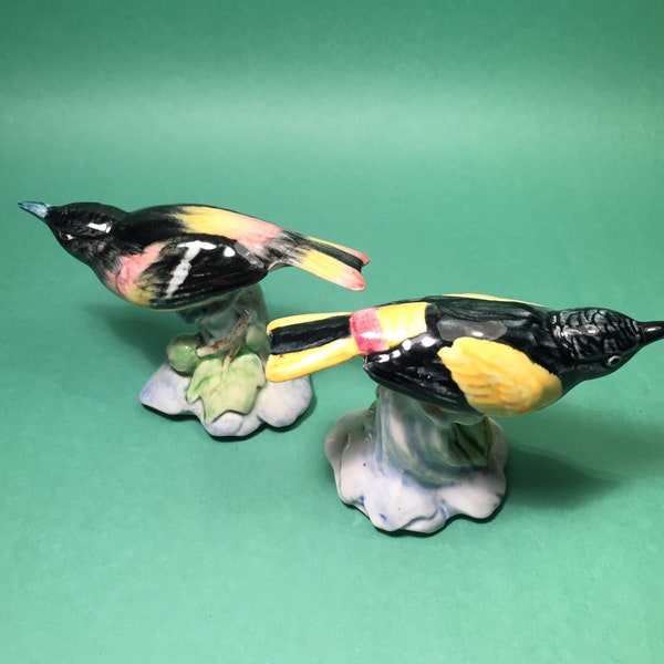 Pair of Stangl Orioles Hand Painted Bird Figurines, Stangl Pottery Co at Trenton, NJ, Part of Birds of America Series 1940 to 1970.