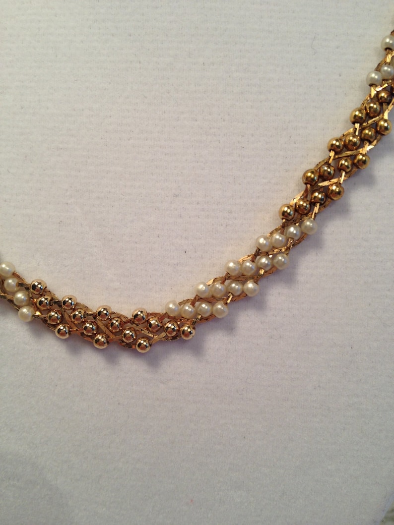 Citation Faux Pearl and Gold Bead Necklace on Gold Tone Mesh Background Ombre Effect.