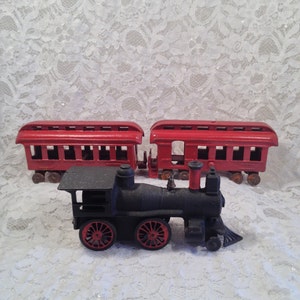 Antique Wilkin&#39;s Cast Iron Floor Toy Locomotive and 2 Cars, 1800&#39;s, Cast Iron Toy Train, Excellent Condition for Its Age.