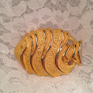 Women&#39;s Gold Metal Fish Belt buckle by Paquette, Great Cruise Wear, Beach Wear.