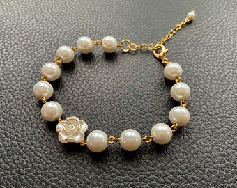 White Pearl Bracelet. Gold Chain Bracelet. Flower Girls Gift. Bridesmaids Gift. Adjustable. Minimalist. Valentines Gift. Love Token.