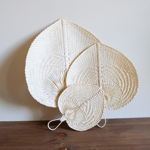 Hand Fan in White, wall decor fan, straw fan, woven bamboo fan, Basket mural wall, Decoration Wedding arrangement, wedding fan