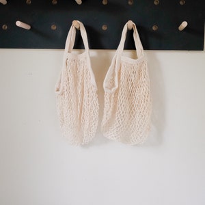 Long handle Net market Bag in Ivory/ cream color , Market bag, grocery net bag, beach bag, string bag, mesh bag, image 3