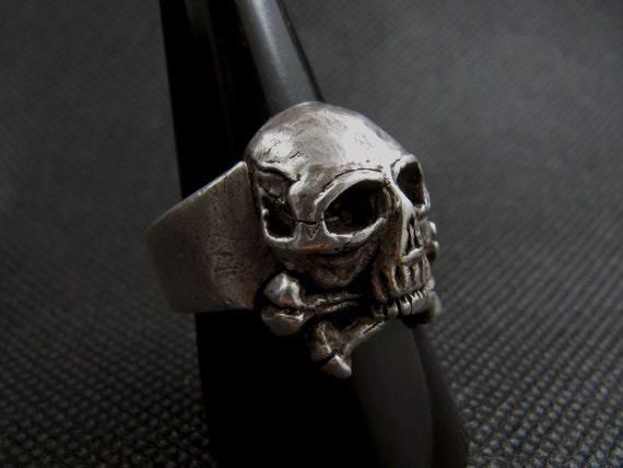 Alchemy skull ring sale