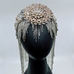 Silber Flapper Headpiece mit Perlenfransen und Kristallen, 20er Jahre Schädelkappe mit Swarovski Kristallen, Showgirl-Kopfschmuck, Diamantkappe