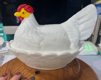 Stunning Vintage 1968 #5182 Fenton White Milk Glass Hen on a Nest 8 inch