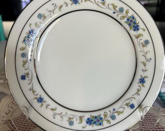 Vintage Noitake blue flower & Vintage rice eye dessert size plates