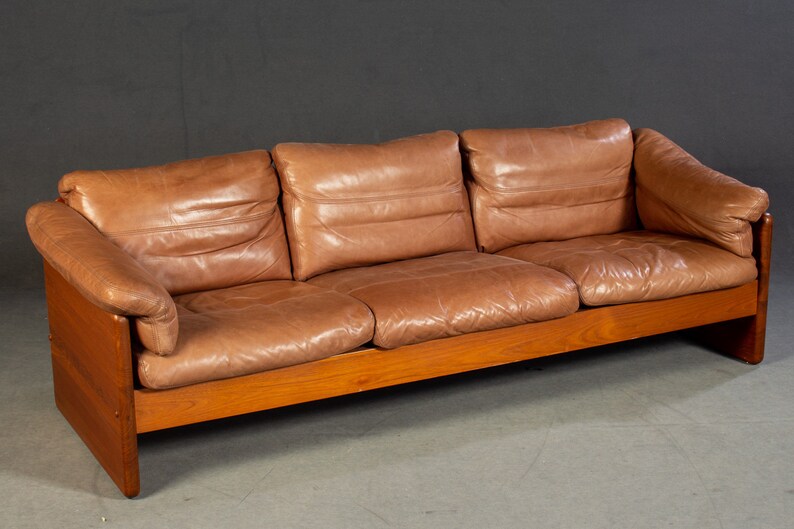 Great 3 Seater Vintage Leather Sofa With Teak Frame Danish 60s Design Cognac Coloured