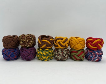 Deslizadores para pañuelo de cuello de paracord con cabeza de turco y insignia de rango Scout