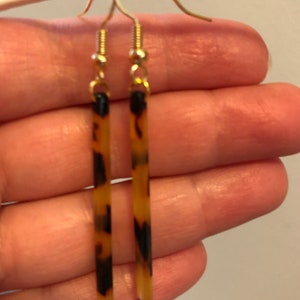 Tortoise shell stick earrings image 2