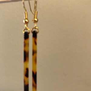 Tortoise shell stick earrings image 3