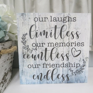 Letrero para amigos: "Nuestras risas son ilimitadas, nuestros recuerdos incontables, nuestra amistad infinita", regalo para el mejor amigo.
