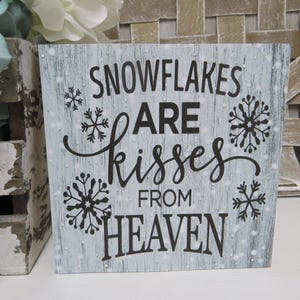 Letrero de invierno: Los copos de nieve son besos del cielo - Decoración de bandejas escalonadas