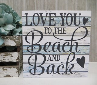 PBK Primitives By Kathy Cornice Portafoto In Legno Con Scritta 'Love You To The Beach And Back' - 25x25 Cm, Con Clip Metallica Per Foto 15x10 Cm, Da Tavolo O Parete