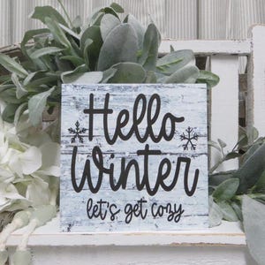 Letrero de madera "Hola Invierno": Bandeja decorativa acogedora con niveles para el invierno