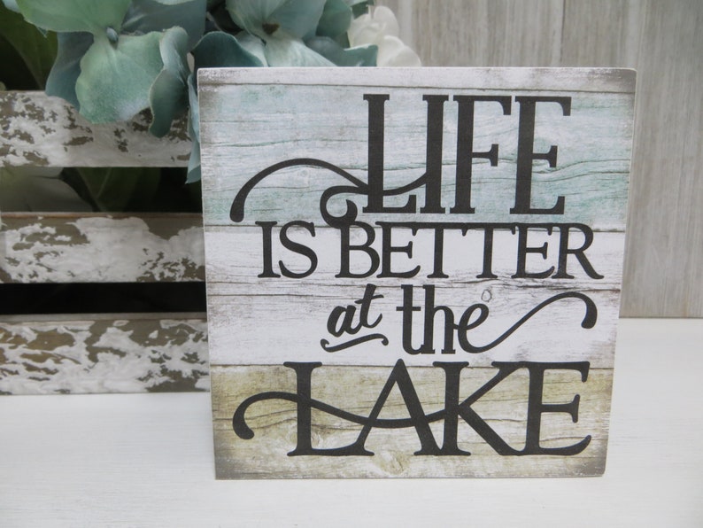 Lake Sign / Life is Better at the Lake / Lake House Decor Sign / Lake Lover Gift / Lake House Tiered Tray Decor / Lake House Wood Sign afbeelding 1