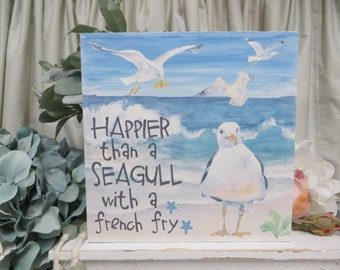 Plaque de plage / Happier Than a Seagull with a French Fry / Décoration de plage en bois / Plateau de plage à plusieurs niveaux / Cadeau pour amoureux de la plage / Plaque de plage mouette