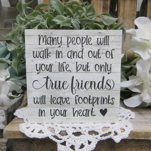 Friend Sign / Many people will walk in and out of your life, but only true friends will leave footprints in your heart / Best Friend Gift