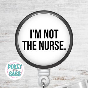 Porta credencial "No soy enfermera", resistente, con cordón, porta credencial de auxiliar de enfermería (CNA), porta credencial dietético, porta credencial divertido, clip para credencial de enfermera, asistente