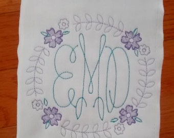 Monogrammato Baby Girl Burp Cloth, Vintage Floral Baby Girl Burp Cloth